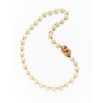 Cultured mm 8.90/9.20 circa pearl necklace spaced by a yellow gold chain like the knot clasp set with diamonds and...