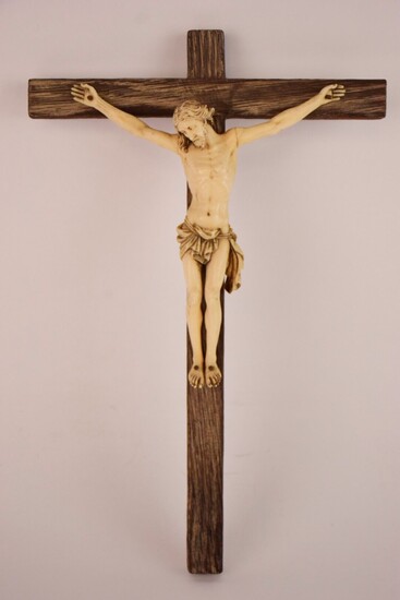 DECLARATION IVOIRE [RELIGIOSA] Crucifix en ivoire sculpté elephantidae spp. Epoque...