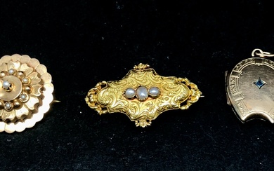 Deux broches anciennes en or jaune 18K. 750... - Lot 55 - Chayette & Cheval