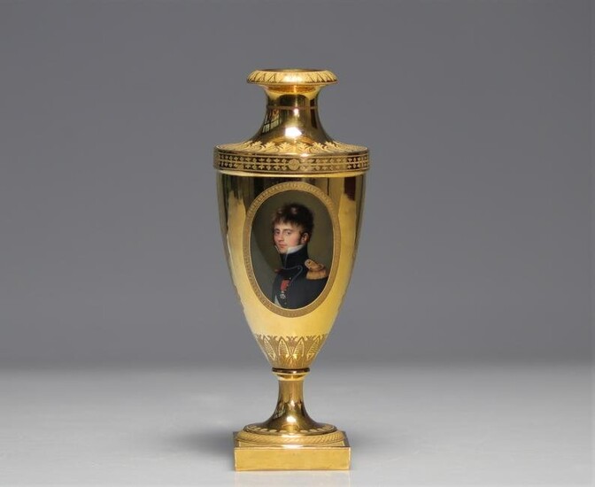 Dihl et Guerhard, exceptional gilt vase decorated with a portrait of the King of Naples, Empire
