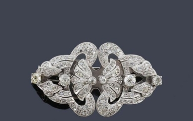 Double clip brooch in platinum with brilliant