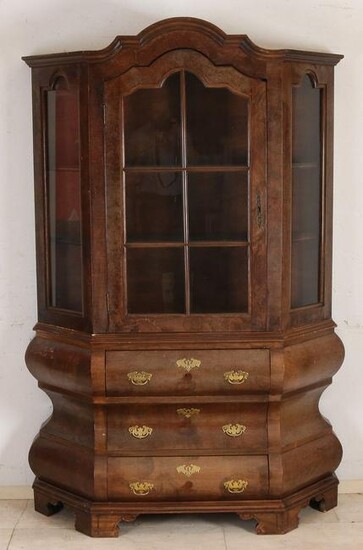 Dutch burr walnut Baroque-style display case top