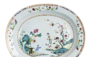 Famille rose oval platter in Chinese porcelain
