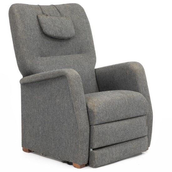 NOT SOLD. Fritz Hansen: "Buffalo". An easy chair with tilt function and foot stool. Manufactured by Fritz Hansen, 1940's. – Bruun Rasmussen Auctioneers of Fine Art