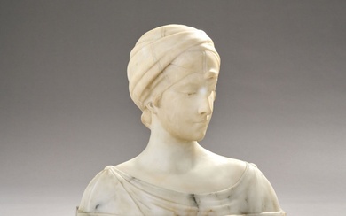 Guglielmo PUGI (vers 1850-1915) "Portrait en buste d'une élégante" Sculpture en marbre et albâtre. Signée....