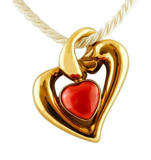 Heart Pendant in 18k Yellow gold and Rubrum Coral