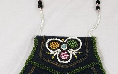 Iroquois beadwork bag with bird ca 1890-1910