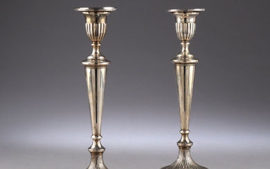 John Green & Co. A Pair of George III Sterling Silver Candlesticks, Sheffield 1798 (2)
