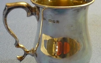 London silver hallmarked tankard with circular stepped base (height...