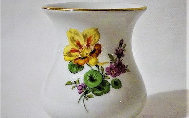 MEISSEN - SMALL VASE WITH FLOWER PAINTING.