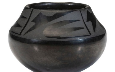 Maria and Santana Martinez (San Ildefonso, 1887-1980 / 1909-2002) Blackware Pottery Jar