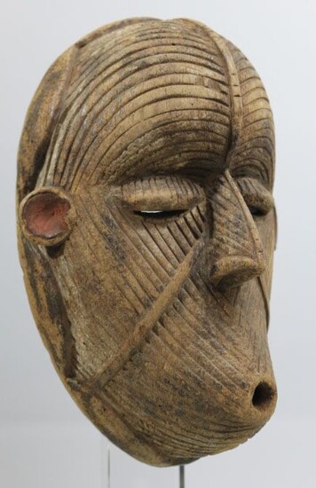 Masque Igbo, Nigéria Afrique. Beau masque Afrique occidental présentant de nombreuses scarifications. H. 28,5cm -...