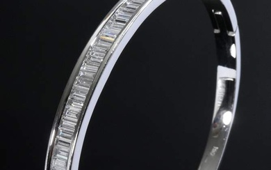 Modern white gold 750 bangle with diamond baguettes (together approx. 4.10ct/VSI-SI/W), 22.4g, inside Ø 5.8x5.2cm