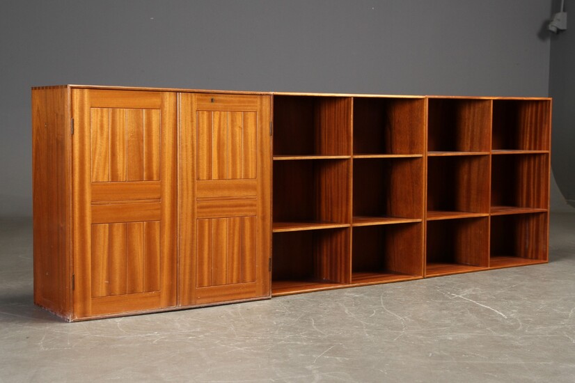 Mogens Koch. Cabinet as well as two bookcases in mahogany (3)