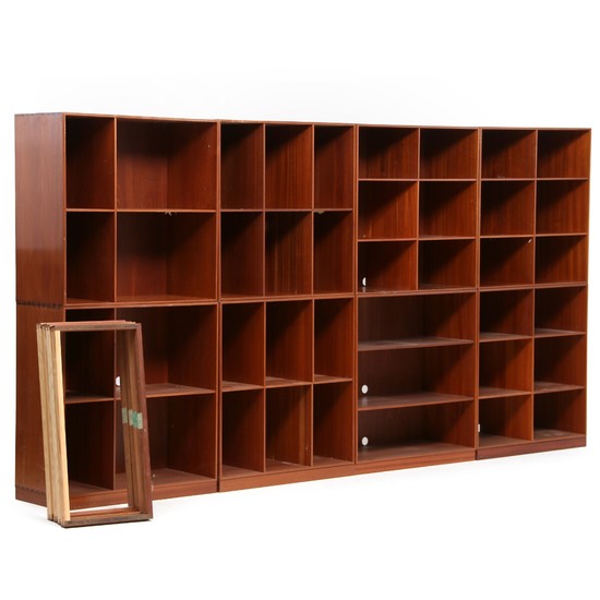 Mogens Koch: Wallunit of solid mahogany consisting of eight bookcases with matching plinths. (16)
