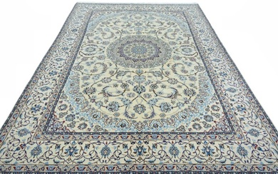 Nain - Very fine Persian carpet with silk - Rug - 307 cm - 201 cm