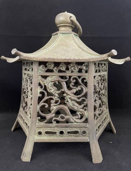 Okimono (1) - Bronze - Ancient and unique cast iron lanterns - Japan - Meiji period (1868-1912)