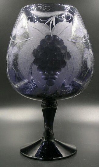 PAIRPOINT THOMAS CONNELLY DECORATED ETCHED GLASS VASE