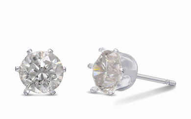 Pair of 2.00 ct round natural Diamond earrings, set...