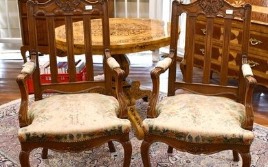 Paire de fauteuils liégeois de style Louis XIV, à dossier à barrettes