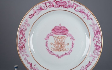Plate - Monogram Plate - Baronal Crown, with initials D(L?)(V?)(L?)D HMAMH (VD or DL family?) - Pink enamels - Porcelain
