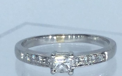 Platinum - Ring - 0.25 ct Diamond - Diamonds