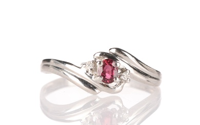 Platinum ring with ruby ??and diamonds, size 46.5