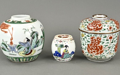 Porcelaine chinoise en trois parties. Comprenant : 1x Pot à gingembre Familie verte, 19ème siècle,...