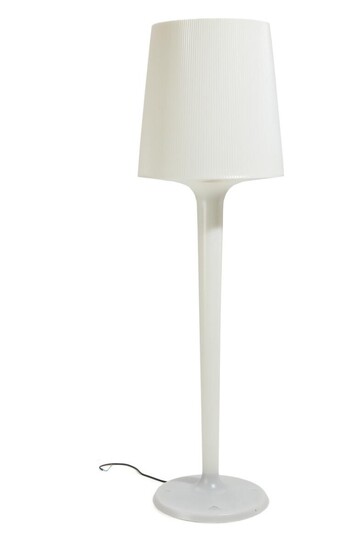 SOLD. Ramón Úbeda, Otto Canalda: "Inout". A white lacquered plastic floor lamp. Manufactured by Metalarte. H. 215 cm. – Bruun Rasmussen Auctioneers of Fine Art