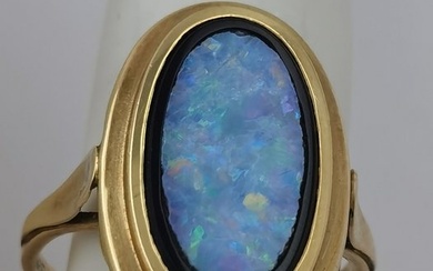 Ring - 14 kt. Yellow gold Opal