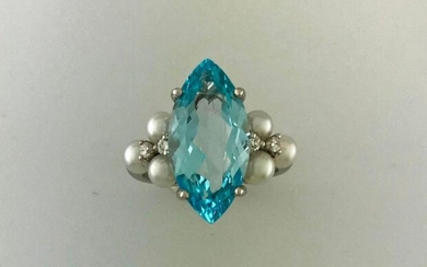 Ring in white gold 750°/°°° set with a shuttle blue topaz with alternating cultured pearls and diamonds, Finger size 53, Gross weight: 6,2g