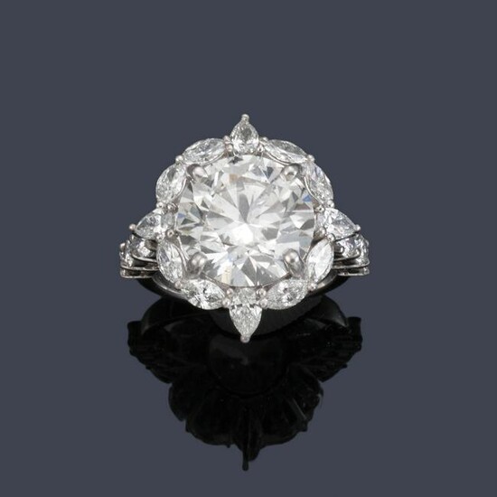 Ring with an important 7.00 ct diamond