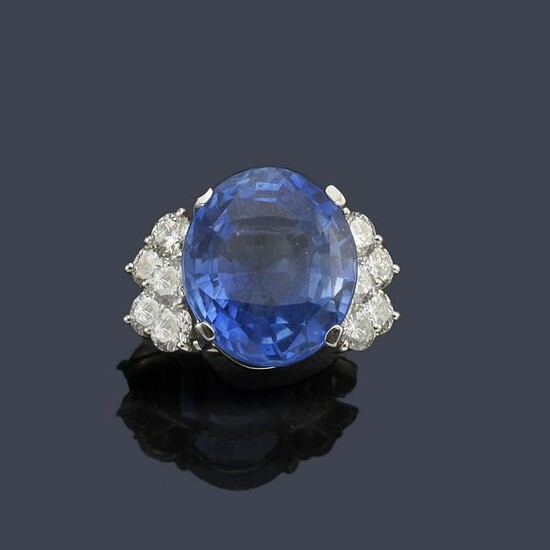 Ring with important oval cut Ceylan sapphire