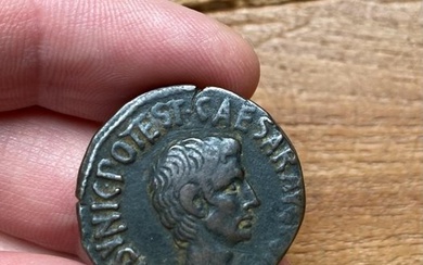 Roman Empire. Augustus (27 BC-AD 14). As C. Asinius Gallus triumvir monetalis, 16 BCE