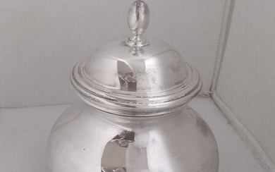 Round balauster covered box- .800 silver - Zaramella - Padova- Italy - Late 20th century