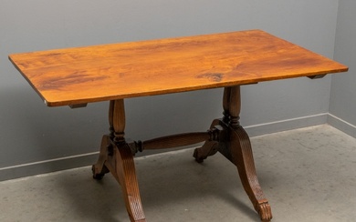 Samengestelde houten tafel met bubinga blad -en gecanneleerd onderstel...