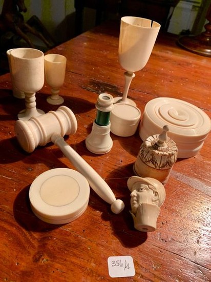 Set of eleven pieces made of bone or...