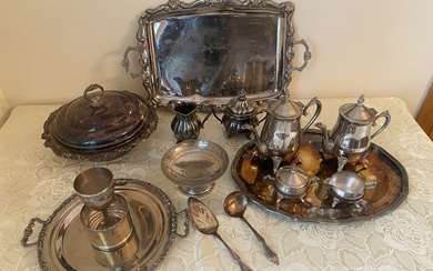 Silver tea/coffee set, trays and others Silver tea/coffee set with two pots, creamer and sugar pot. Two extra trays. Food server with lid. Silver cup and others
