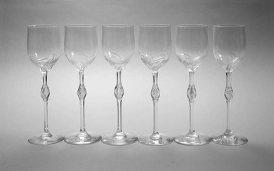 Six verres à pied "Düsseldorf". vers 1900, fabricant Villeroy & Boch, verre incolore, pied plat...