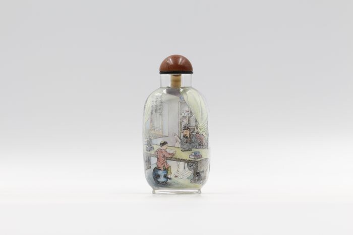Snuff bottle - Glass - Human Figure - By Huang San - China - Late 20th century
