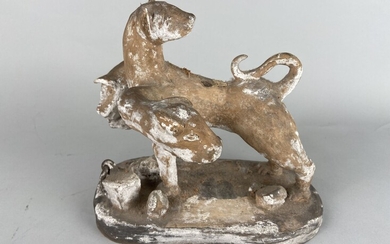 Statuette en céramique de Cerbère, le chien à trois têtes de la mythologie grecque, avec...