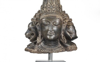 TÊTE DE VISHNU Inde, dans le style des sculptures Pala du XIIème siècle