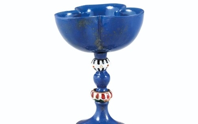 TRILOBED CUP IN LAPIS LAZULI, PROBABLY ITALY, 20TH CENTURY | COUPE TRILOBÉE EN LAPIS LAZULI, PROBABLEMENT ITALIE, XXÈME SIÈCLE