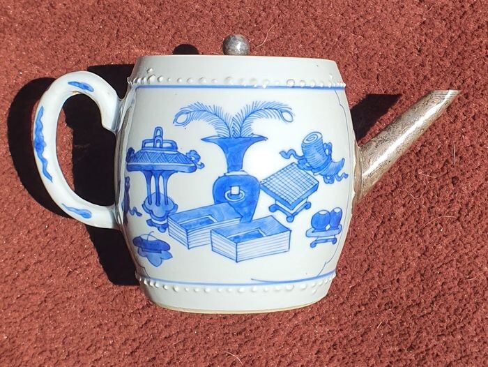 Teapot - Blue and white - Porcelain - precious objects- China - Kangxi (1662-1722)