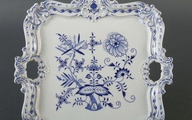 Tray with onion pattern Meissen, after 1934, porcelain, glazed, decorated with cobalt blue underglazed painting in onion pattern, square tray with relief decoration on the flag, the corners with rocaille, on two sides central rocaille cartouches, the...