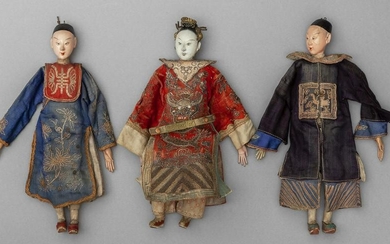 Tre figurine cinesi in terracotta, vestiti