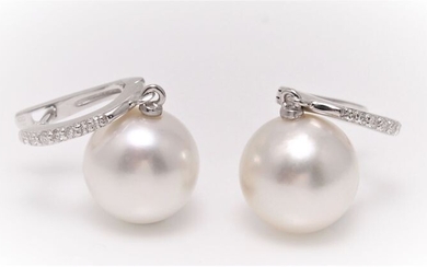 United Pearl - 11x12mm Round Australian South Sea Pearls - 14 kt. White gold - Earrings - 0.18 ct