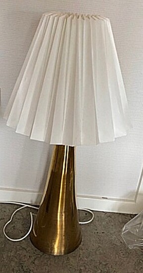 NOT SOLD. Unknown designer: A brass table lamp with white pleated shade. H. 50 cm....