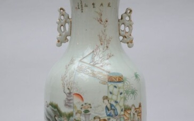 Vase en porcelaine de Chine 'dames' (h56.5) (*)