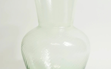 Vaso in vetro rigadin ritorto color verde, Murano, XX secolo, cm h 30